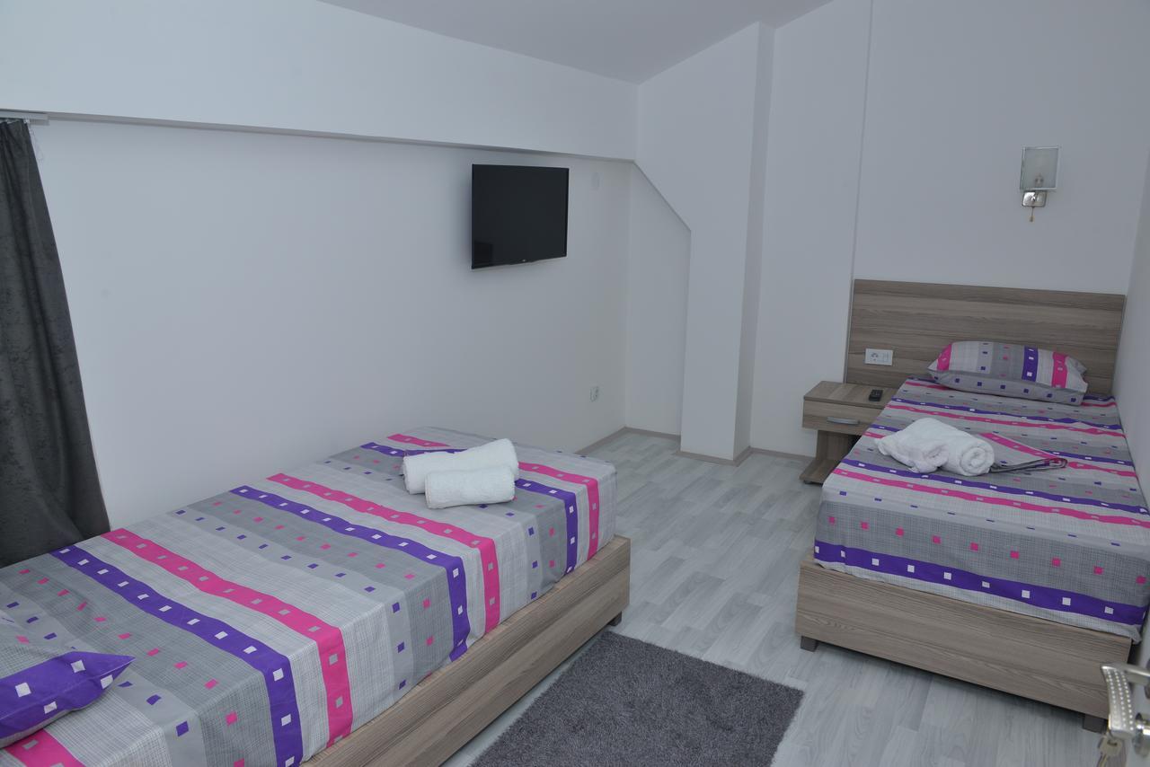 Atina Lux Hostel Лесковац Экстерьер фото